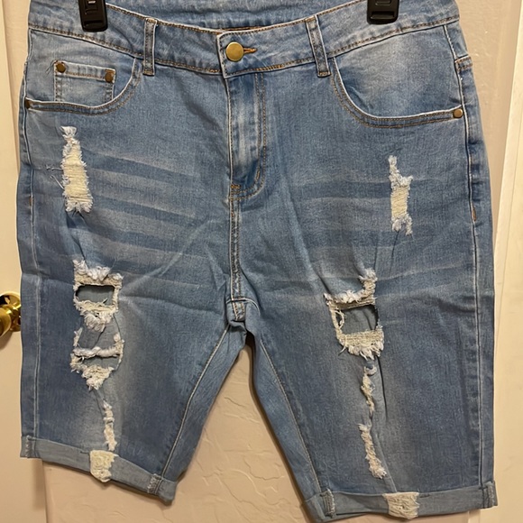 Distressed denim shorts - Picture 2 of 5